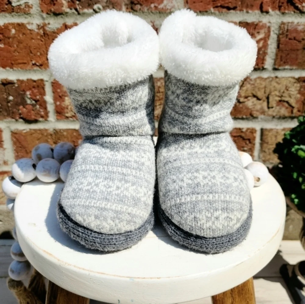H & M Feaux Fur Boots - Toddler 6 - Picture 1 of 3